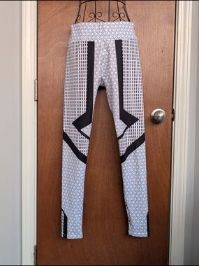 Black & White Geo Print Leggings